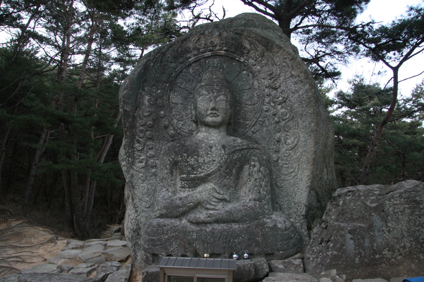 신계리 마애여래좌상