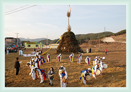 달집 주변 농악 놀이